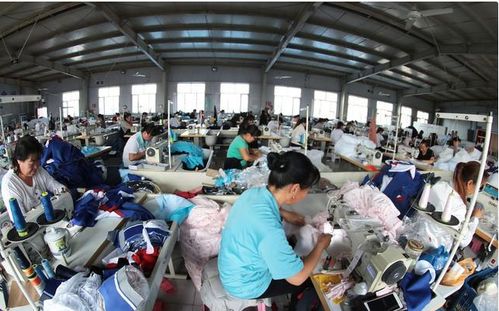 廣州打工者 工廠訂單減少,早已沒有了加班費,該不該堅持下去